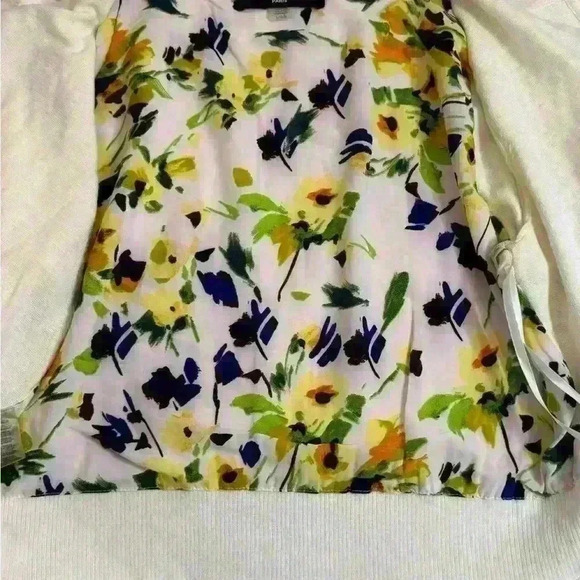 KARL LAGERFELD Cropped Feminine Cardigan  Pearl Buttons Ribbed and Floral Back - Picture 8 of 8